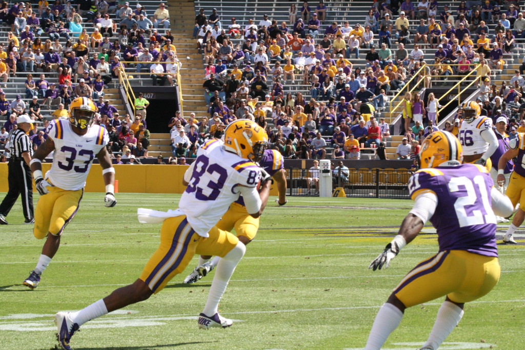 Travin Dural makes a catch.