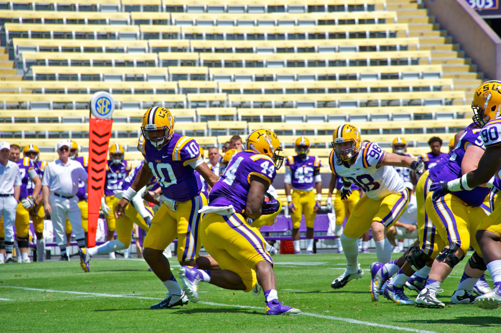 Jennings hands off to Hillard.