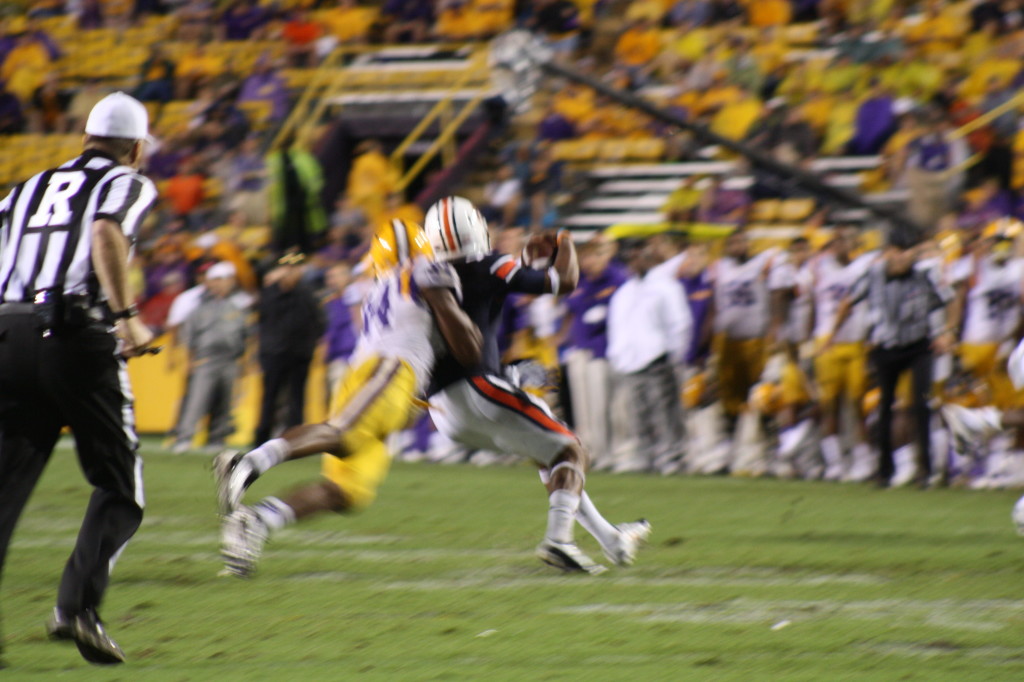 LSU DE 94 Danielle Hunter chases down Auburn QB Marshall
