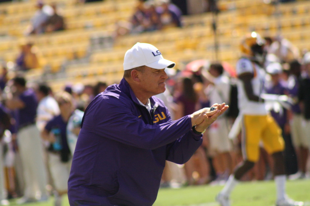 Les giving the Chomp to someone.