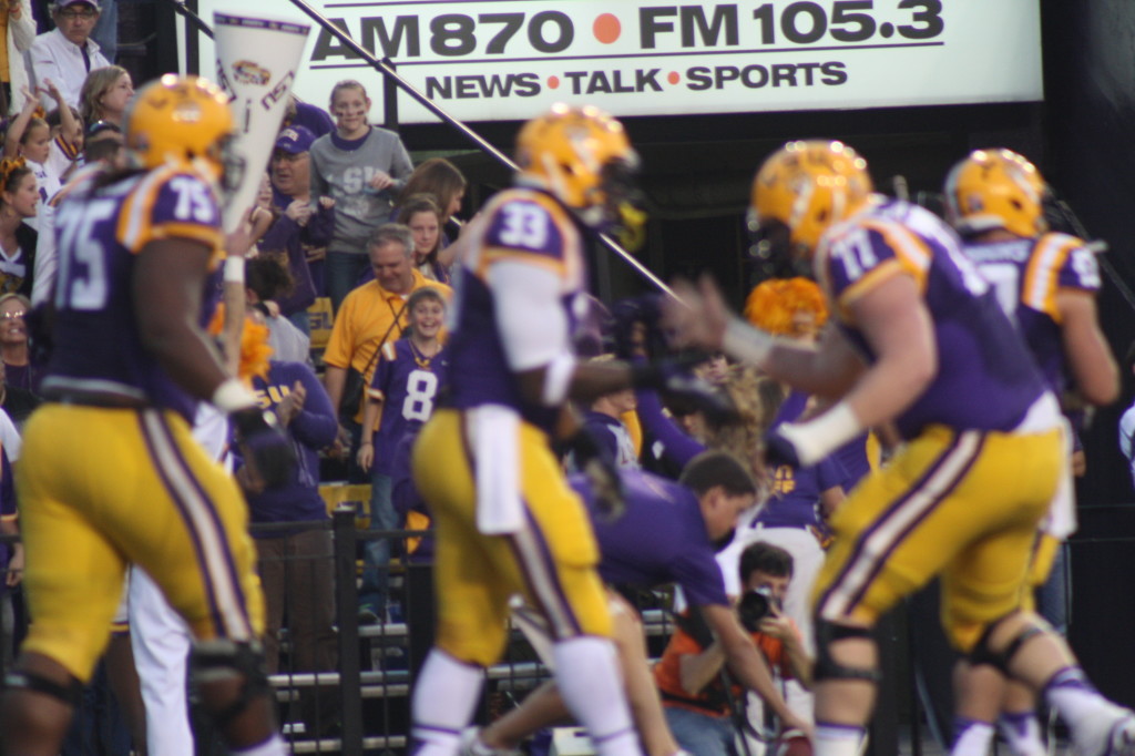 LSU lineman celebrate with Jeremy Hill