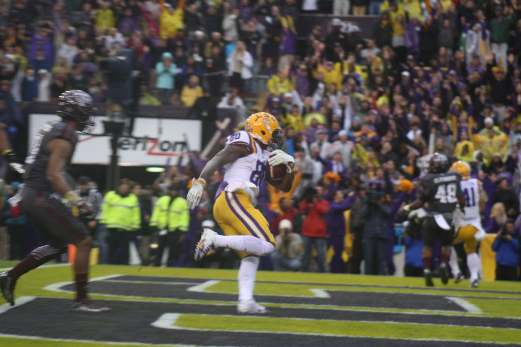 WR Jarvis Landry scores a td for LSU as he hauls in a 10 yrd pass from Mettenberger.