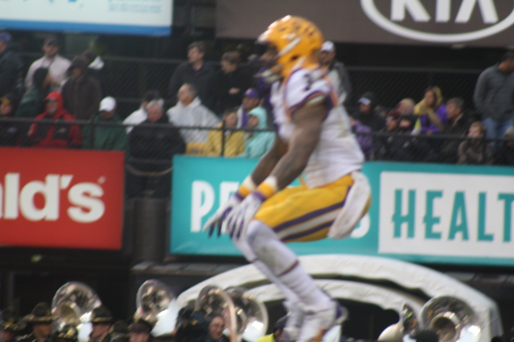 Beckham,Jr is warming up.