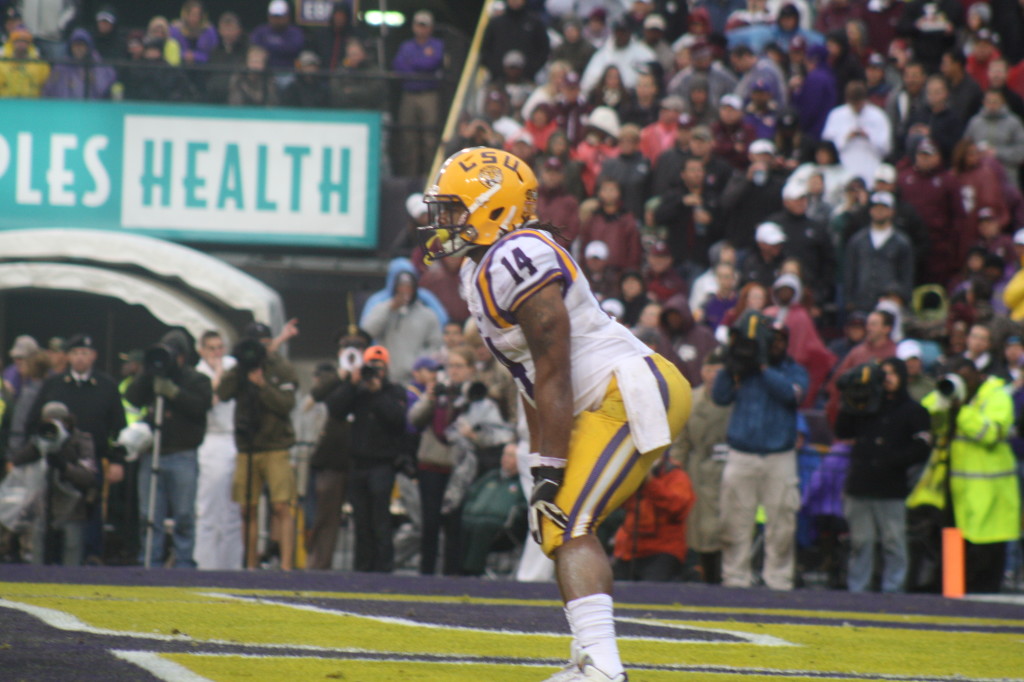 RB Magee ready to take a handoff, big day for Magee 149 rushing yrds, and 1 TD.