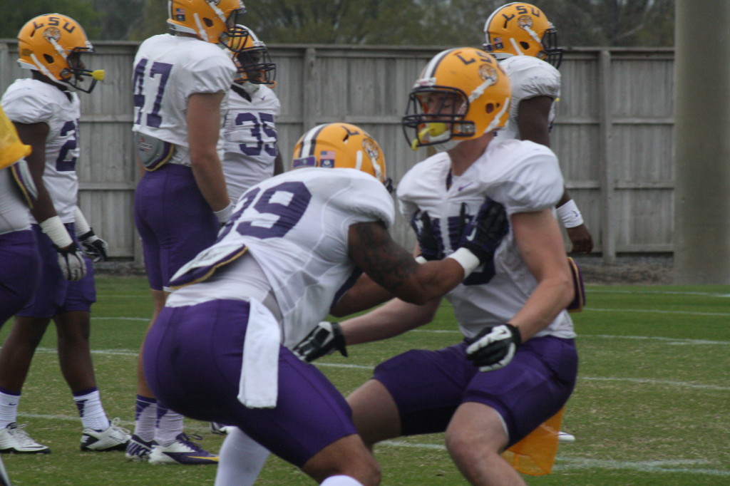 TE DeSean Smith blocking down field