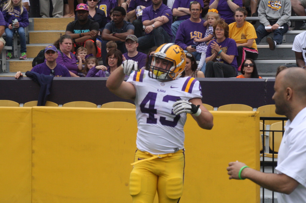 no.43 Neighbor's scores a td