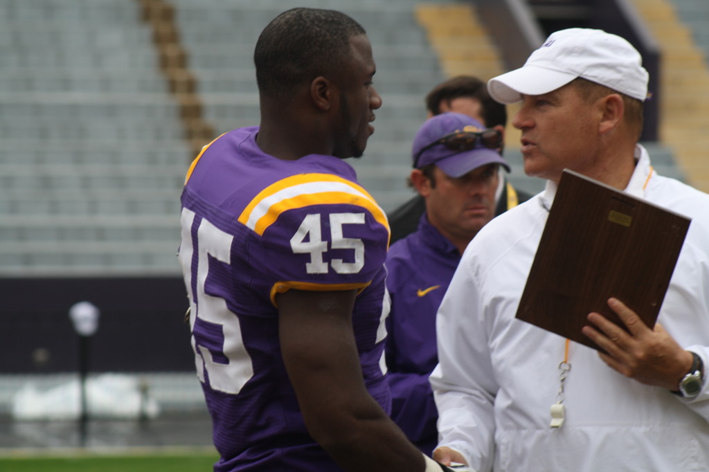 Coach Miles gives a award to Deion jones.