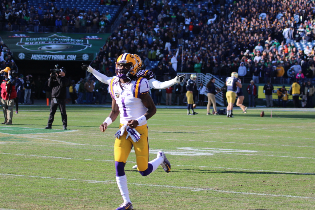 LSU wr Quantavius Leslie runs out on the field with the Tigers one last time. 