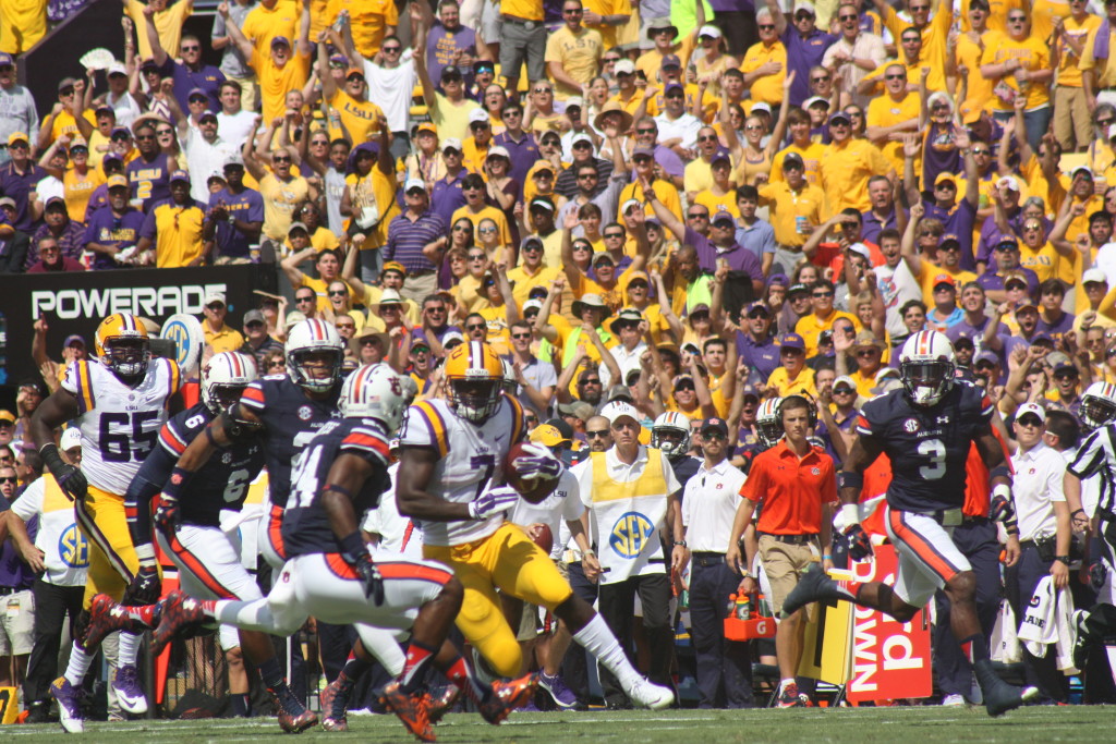 There goes Fournette as he breaks from the pack.