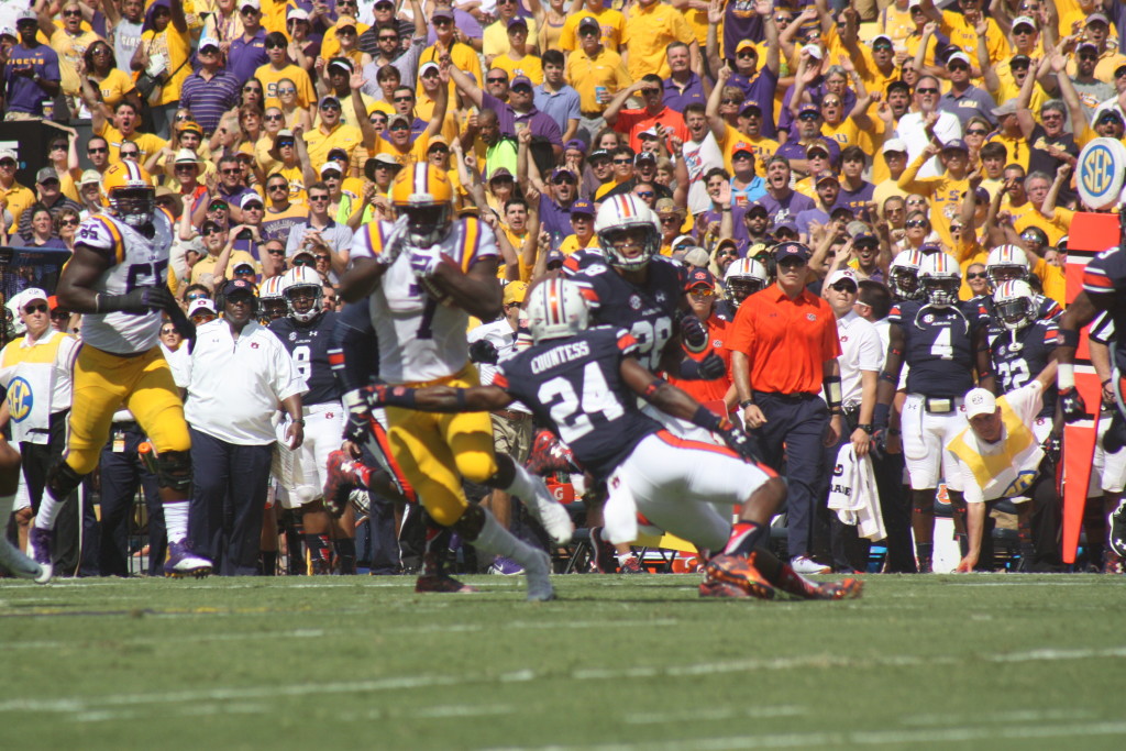 Auburn fs Countess tries to tackle Fournette with one arm, wait for the next slide....?