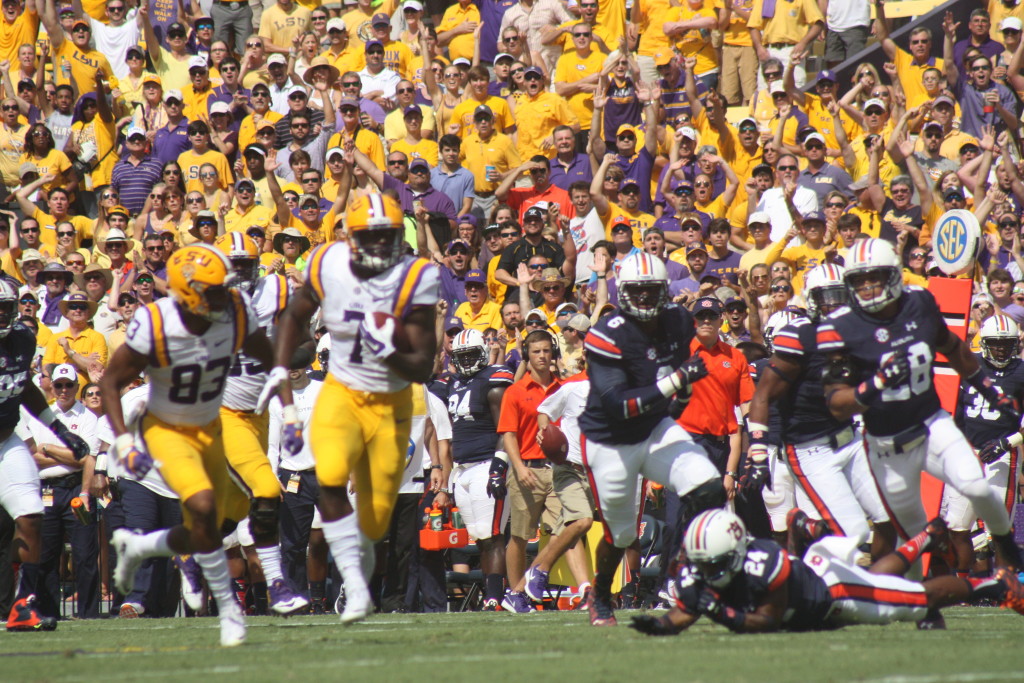 There goes Fournette as Auburn Countess falls down.