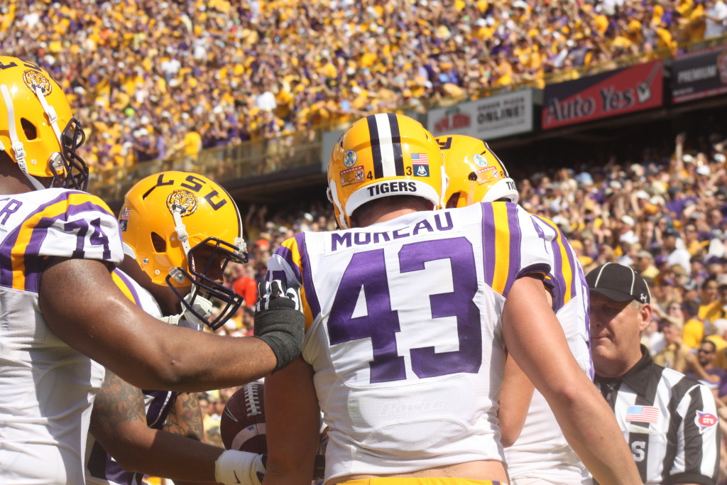 LSU TE Jeter catches a td, and celebrate with the other Tigers.