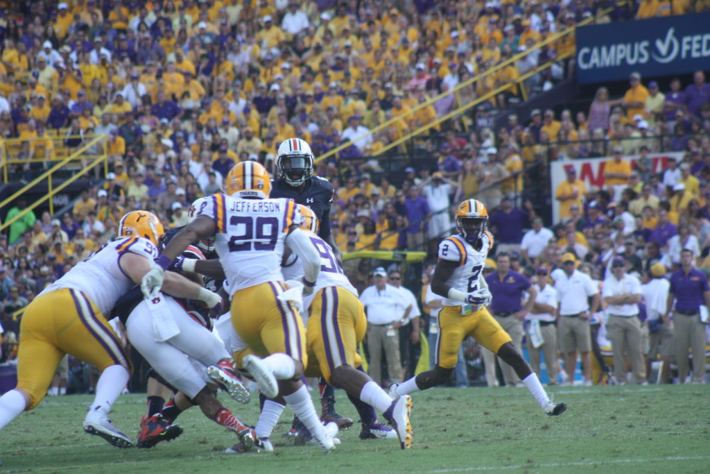 LSU De LaCouture wraps up Auburn Lewis.
