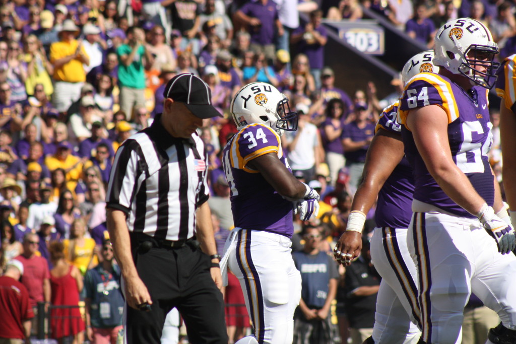 LSU rb Darrel Williams scores on a 4yrd td.