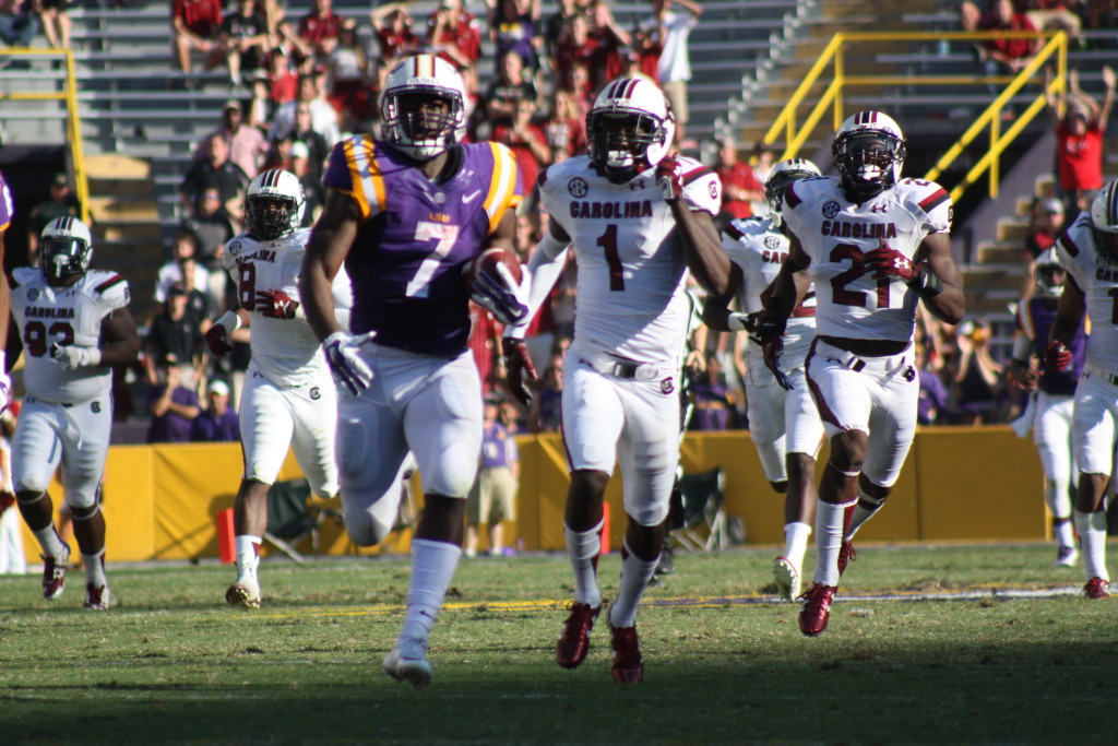 LSU Leonard Fournette takes off on a 87 yard touchdown run.