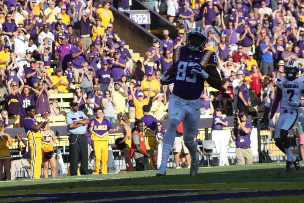 LSU wr Travin Dural catches a 62 yard td pass from LSU qb Brandon Harris and scores. 