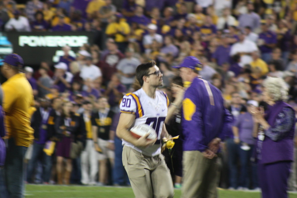 TE Rob Snyder euns thru on LSU Senior Day
