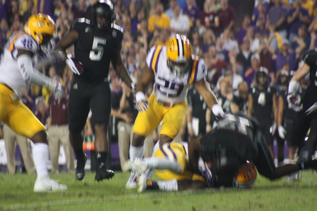 LSU Donte Jackson recovers the fumble popping on the ground in the 1st qt.