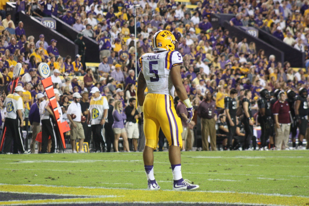 kicokoff returner Guice waits for the ball.